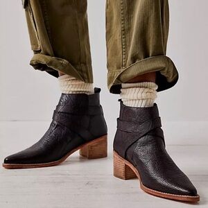 Free People Back Loop Ankle Boots Size 39 NWOB